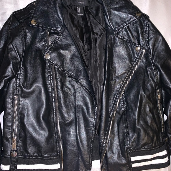 Super cute black faux leather jacket F21 - Picture 2 of 4